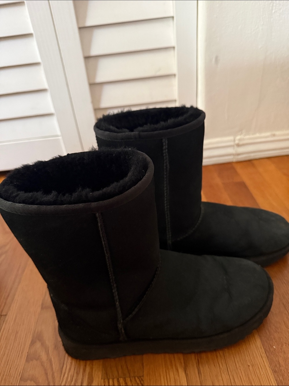 UGG Classic Short Winter Boots in Black